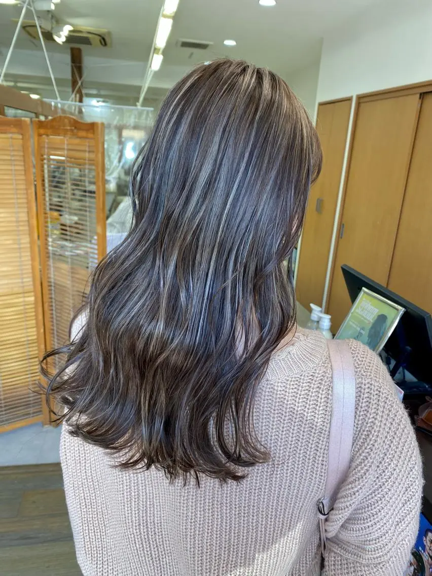 セミロング カラー カット ヘアカラー トリートメント ブリーチカラー🫧 森　凪沙のヘアスタイル