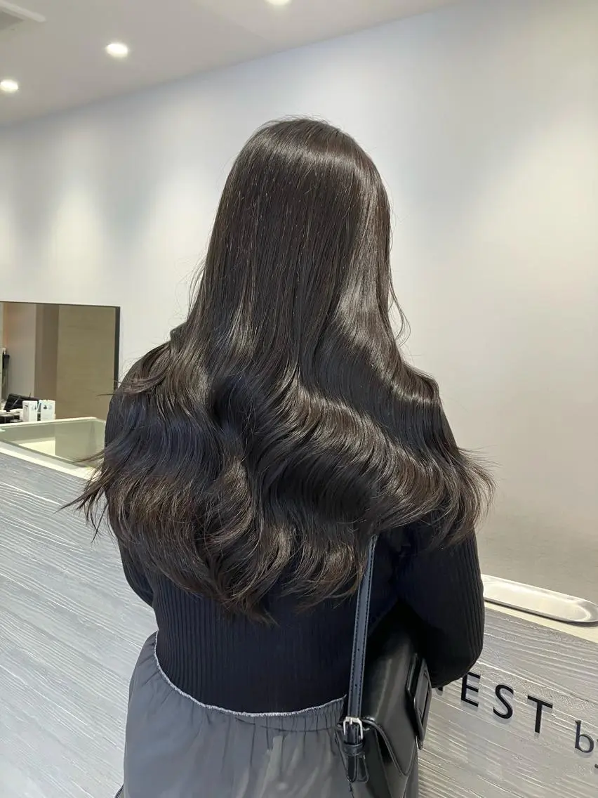 ロング カラー サキ🤍ハイトーン 🪩レイヤーカットのヘアスタイル
