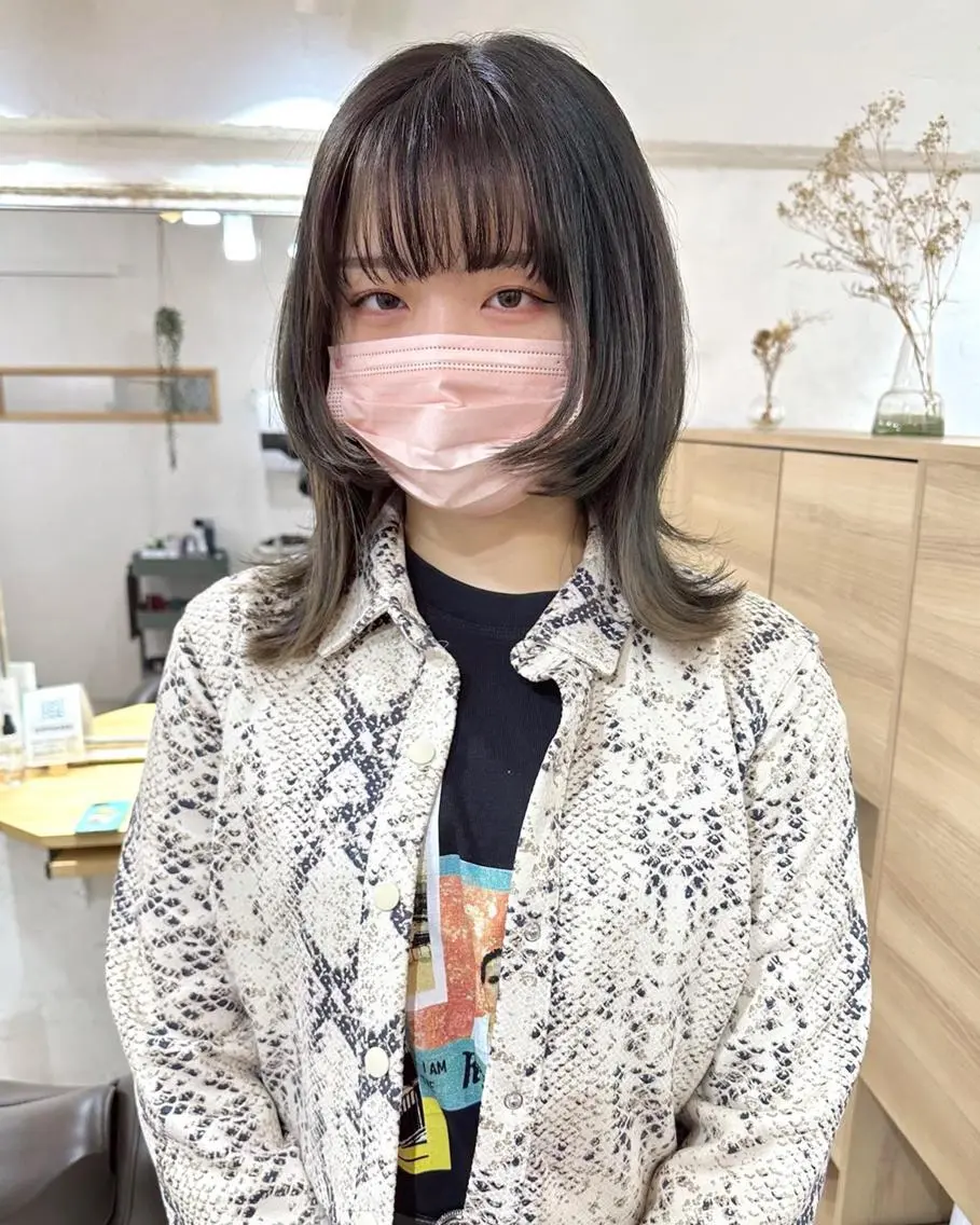 ショート カラー パーマ 切りっぱなしボブ 前下がりボブ デザインカラー イヤリングカラー グレージュ 髪質改善 縮毛矯正/ レイヤー/銀座/本木のヘアスタイル