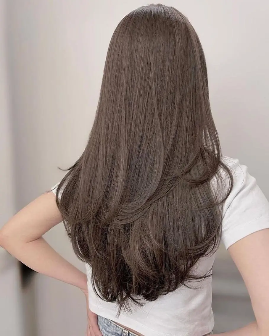 ミディアム 成岡 愛美のヘアスタイル