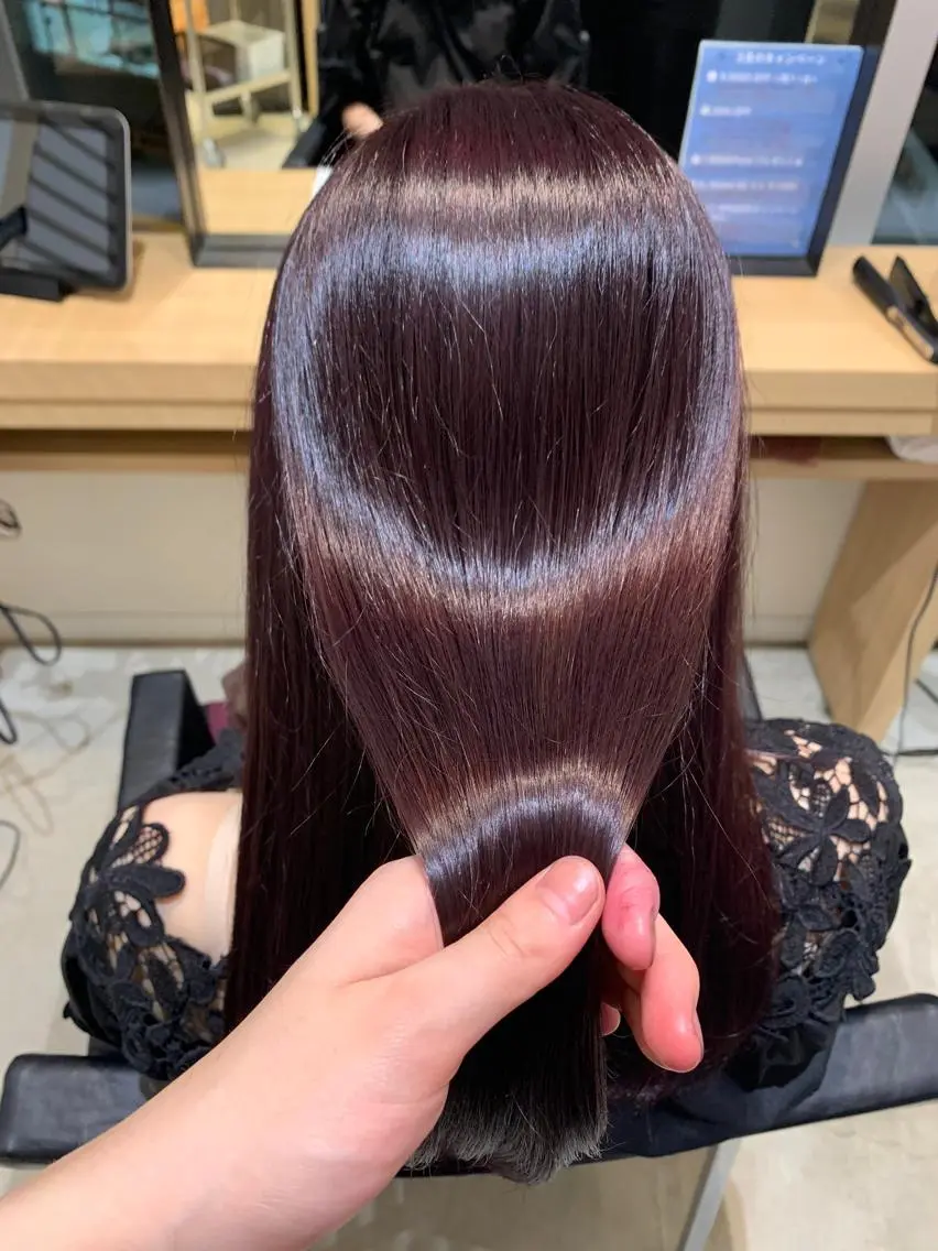 ロング くせ毛 外国人風カラー ハイライト 髪質改善 似合わせカット トリートメント 土佐 優奈のヘアスタイル