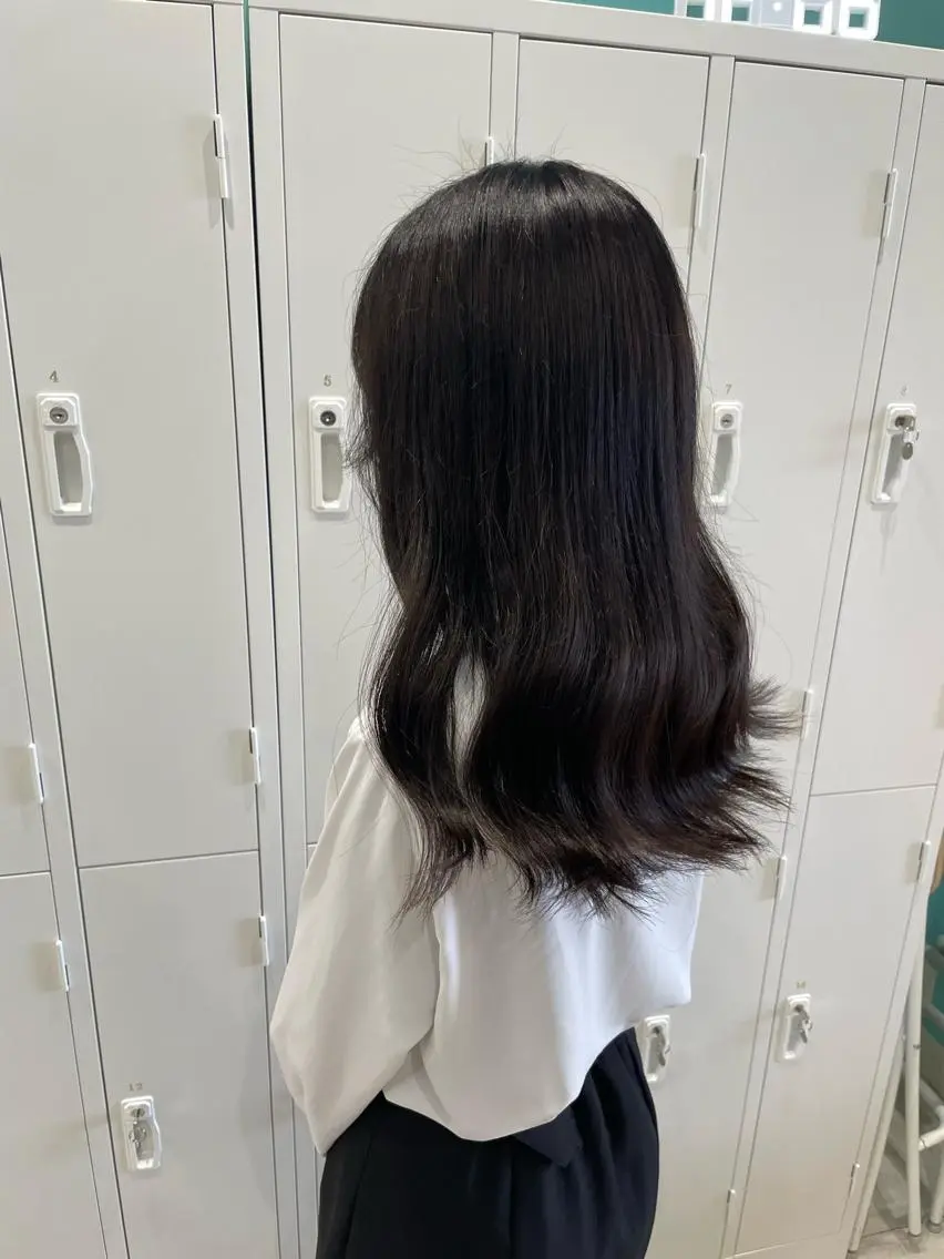 セミロング 髪質改善ストレート 韓国風レイヤー池袋のヘアスタイル