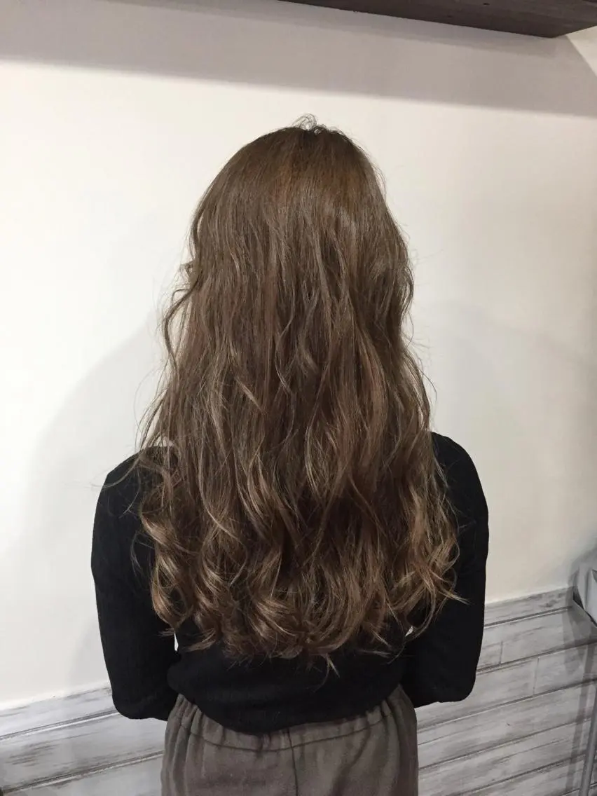 ロング カラー グレージュ ヘアカラー トリートメント ヘアセット カラー特化サロン大阪 ルービック江坂/新城のヘアスタイル