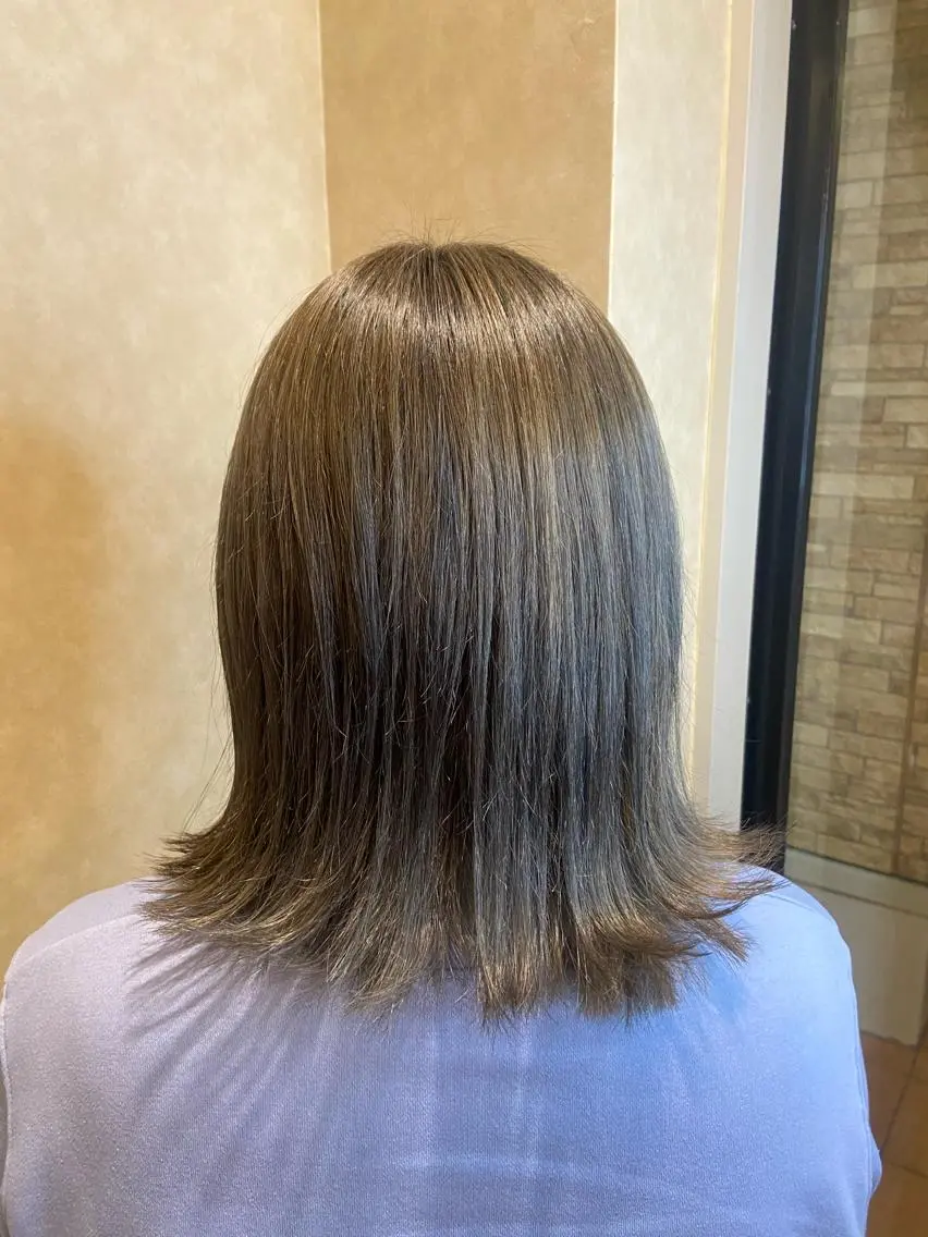 ミディアム カラー ブリーチ 小林 亜紀のヘアスタイル