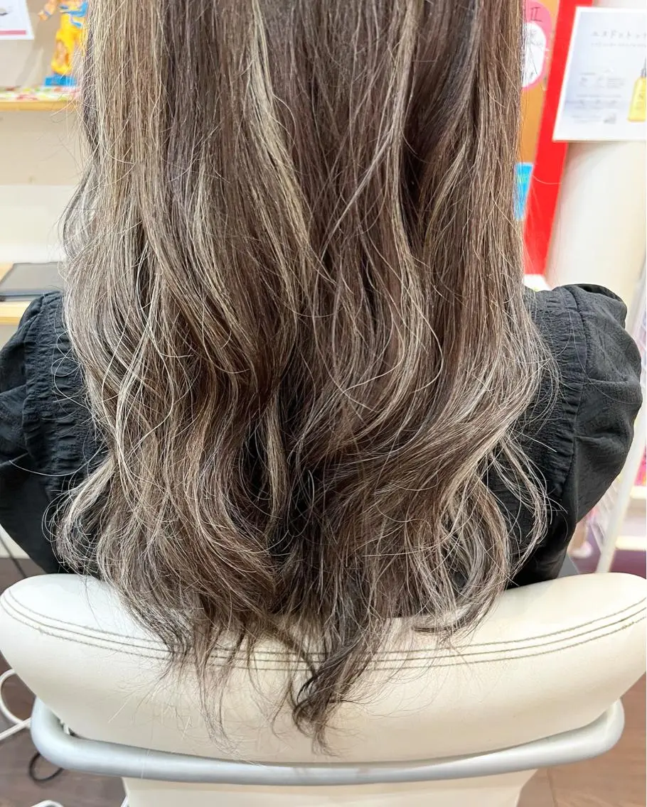 セミロング カラー ハイライトカラー ハイライト まさき✂︎ /ブリーチカラーのヘアスタイル