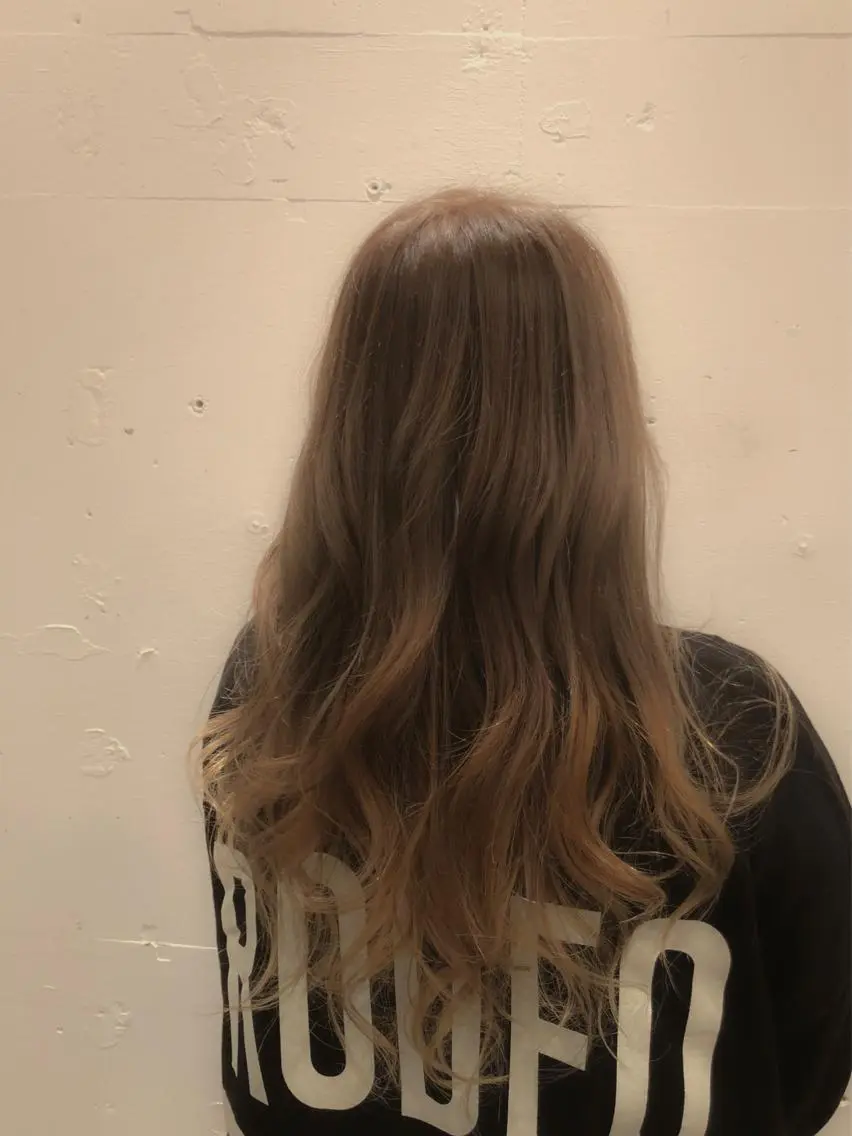 ロング カラー ベージュカラー ブリーチ グラデーションカラー ヘアカラー 小森谷 亮太のヘアスタイル
