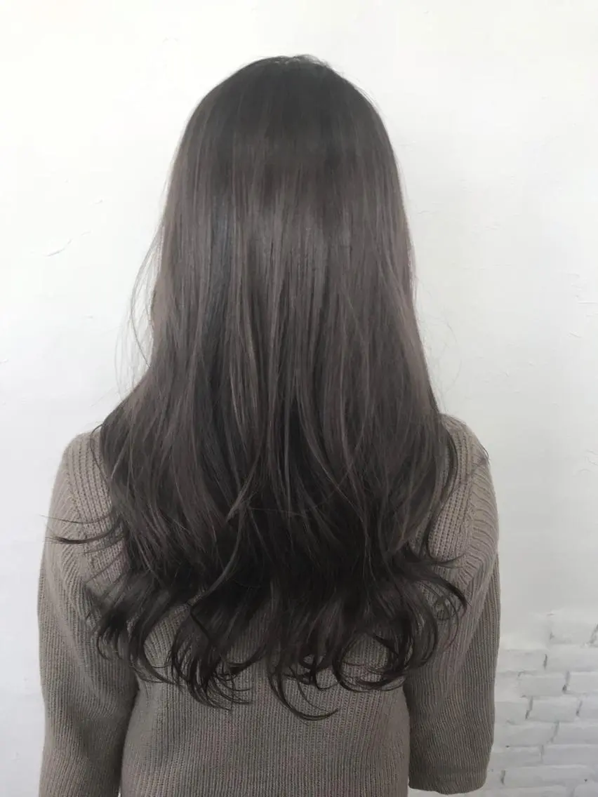 ロング カラー アッシュ 伊藤 優希のヘアスタイル