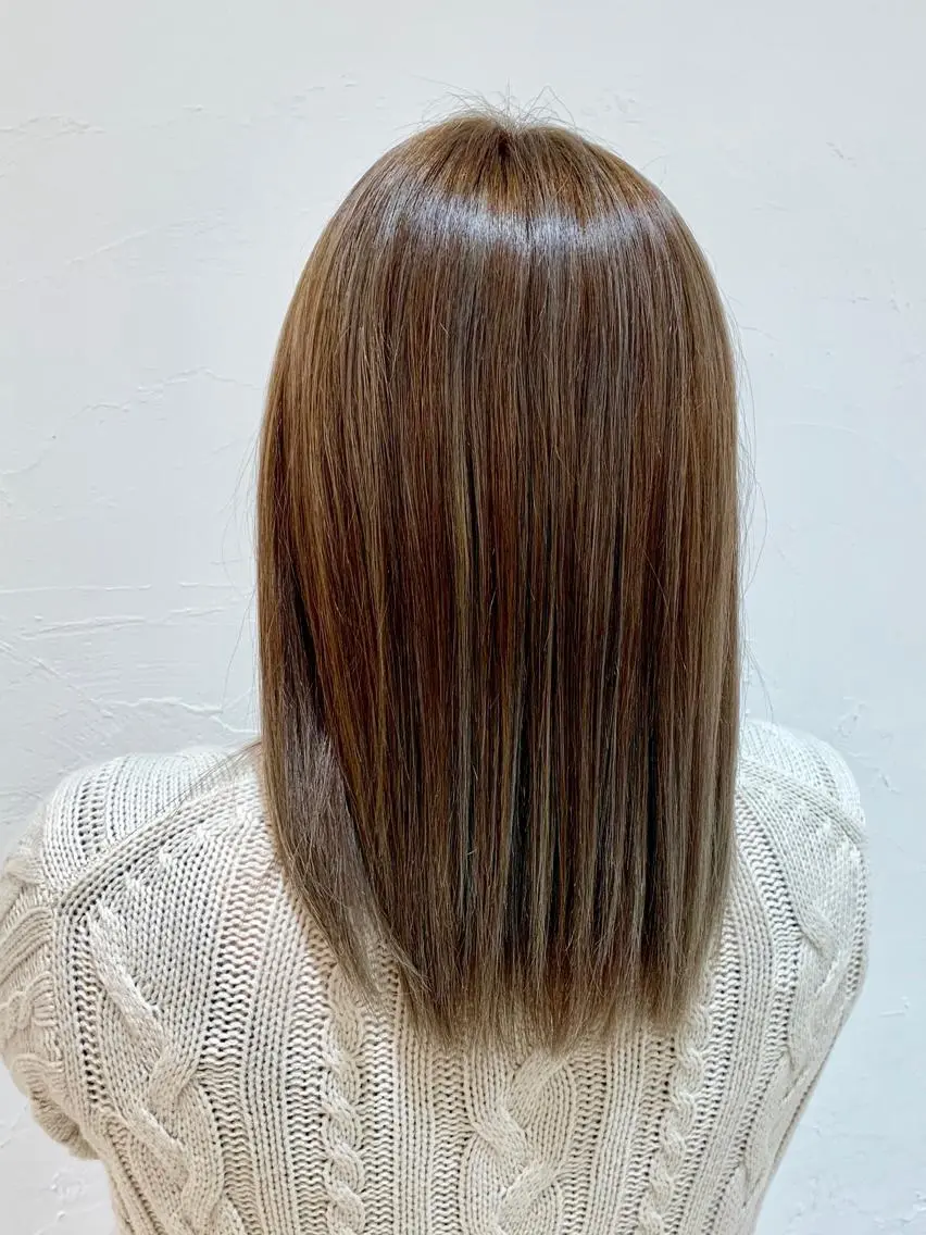 カラー ハイライトカラー イルミナカラー 金澤 夏海のヘアスタイル