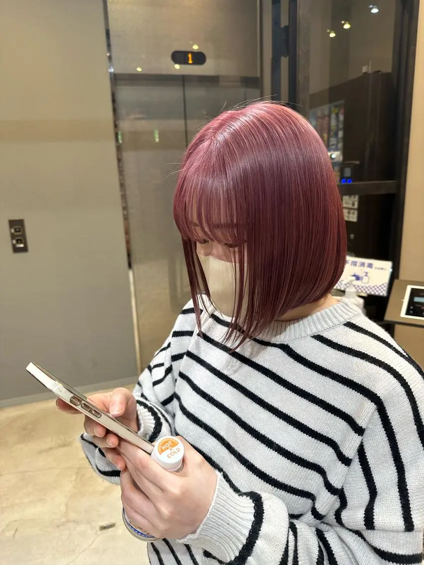 ミディアム カラー カシス レッドカラー Sara newi 🎀透明感🎀のヘアスタイル