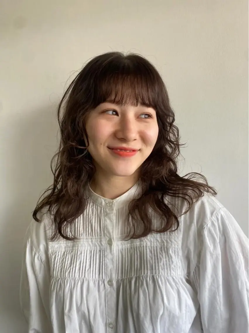 セミロング yuu/髪質改善 カラー🌛のヘアスタイル
