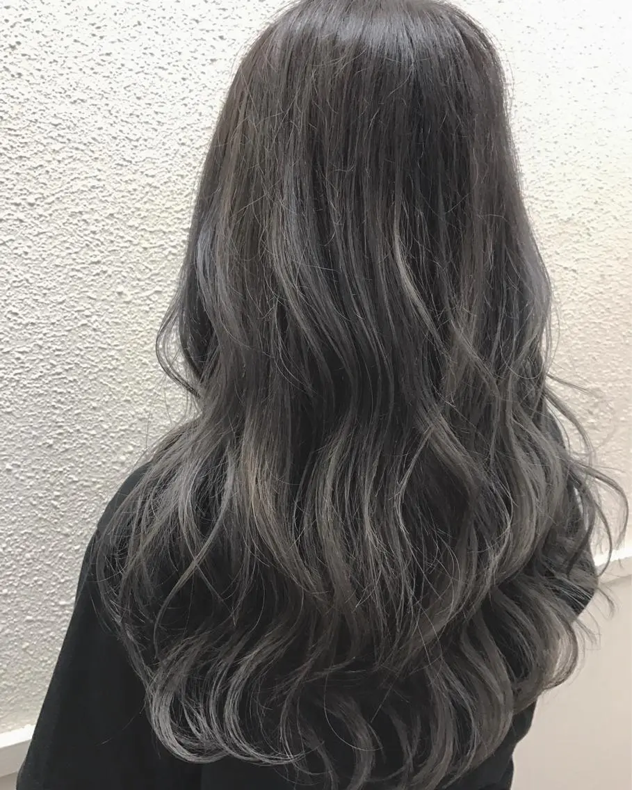 ロング カラー ブルーカラー ブルーバイオレット グレージュ バイオレットカラー バイオレットグレージュ にった みずきのヘアスタイル