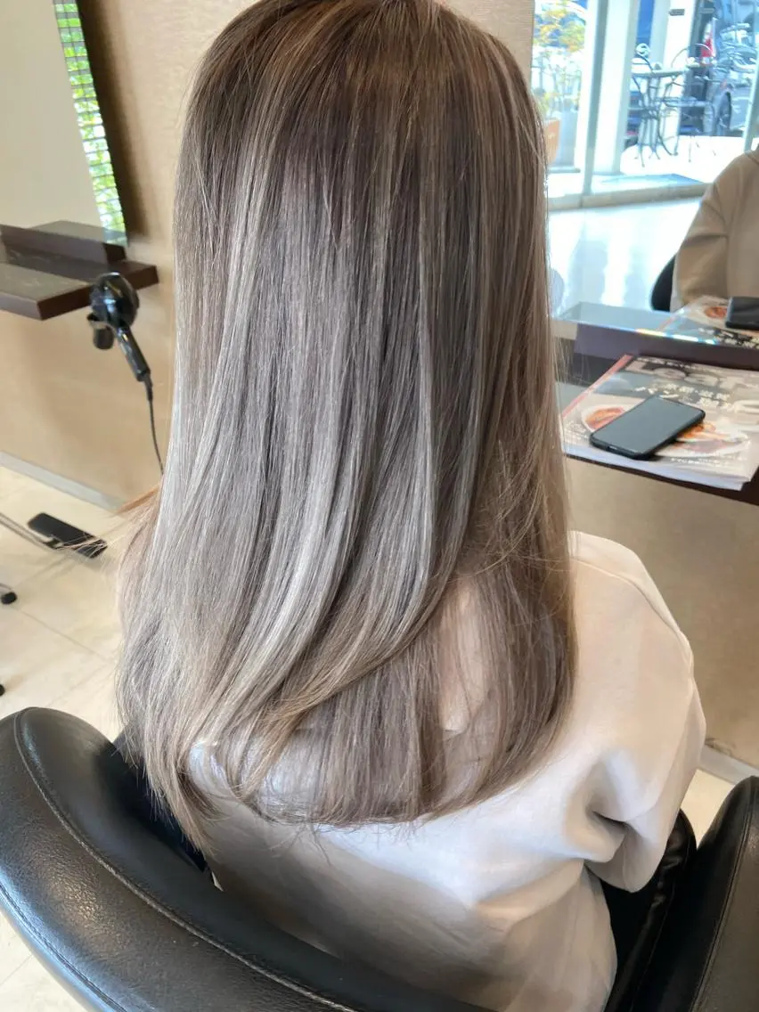 セミロング カラー 浅川 実行のヘアスタイル