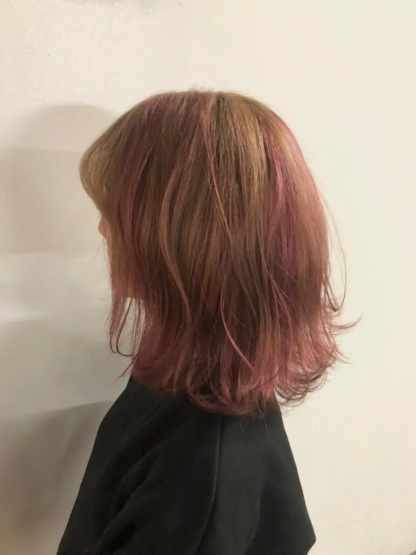 ショート カラー ブリーチ ハイライトカラー ピンクカラー ハイライト 東條 克義のヘアスタイル