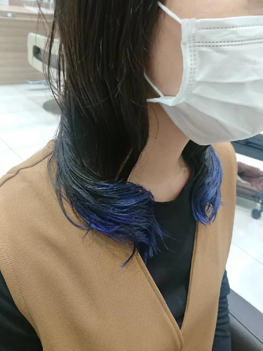 ミディアム カラー ブリーチ ブルーカラー ケアブリーチ ウルフカット/デザイ ンカラー/あらげのヘアスタイル
