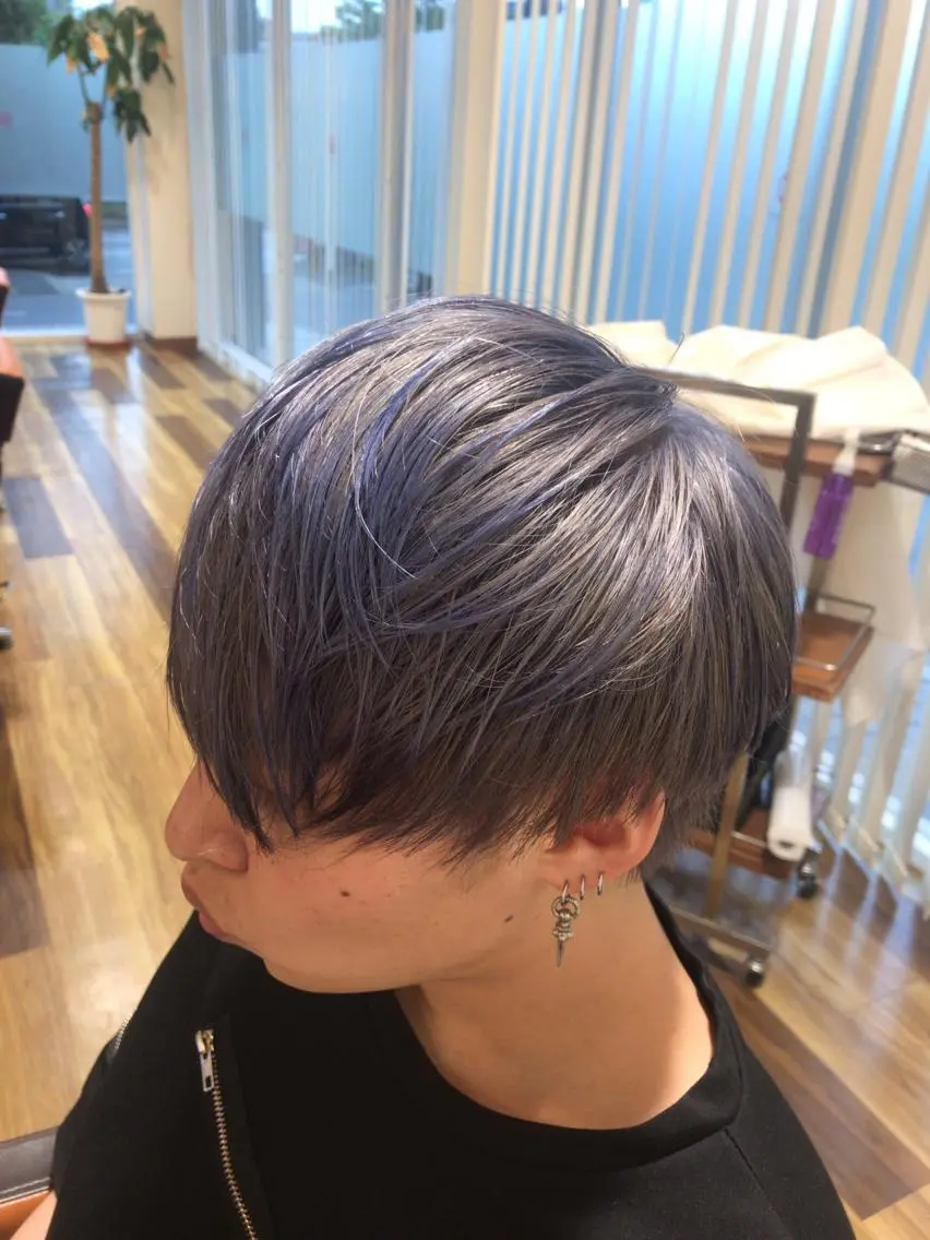 ショート カラー メンズ メンズブリーチ メンズメッシュ ブリーチ ブルーカラー メッシュ SEA BELLE YASUのヘアスタイル