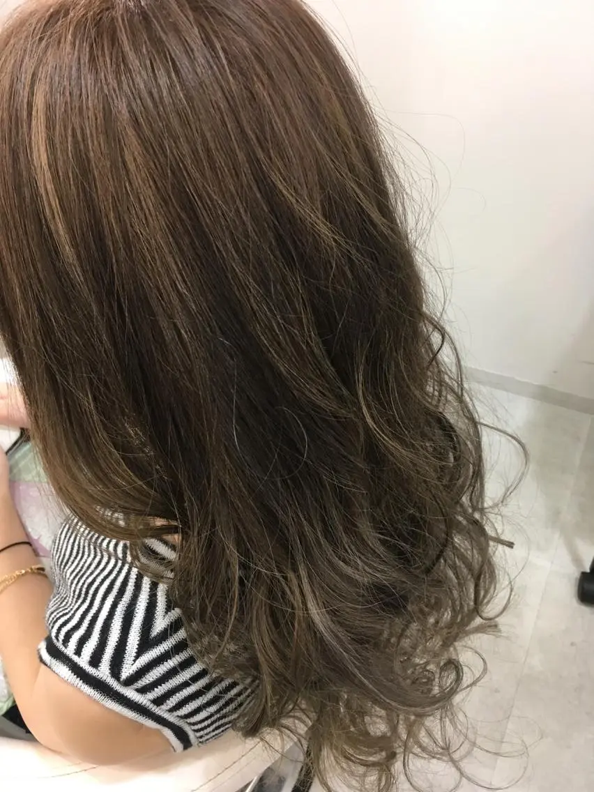 セミロング ロング カラー 髪質改善 中川 翔のヘアスタイル