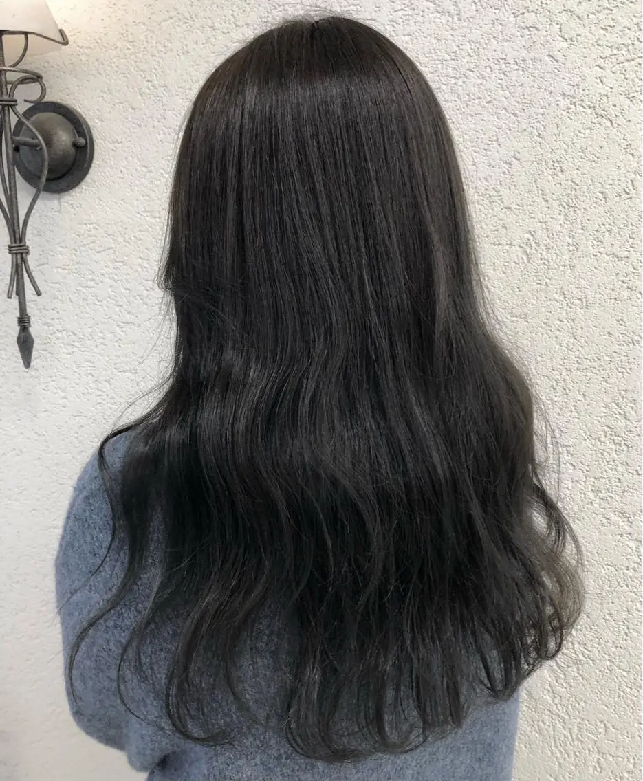 ロング カラー ブルーカラー ブルージュ 岡田 未来のヘアスタイル