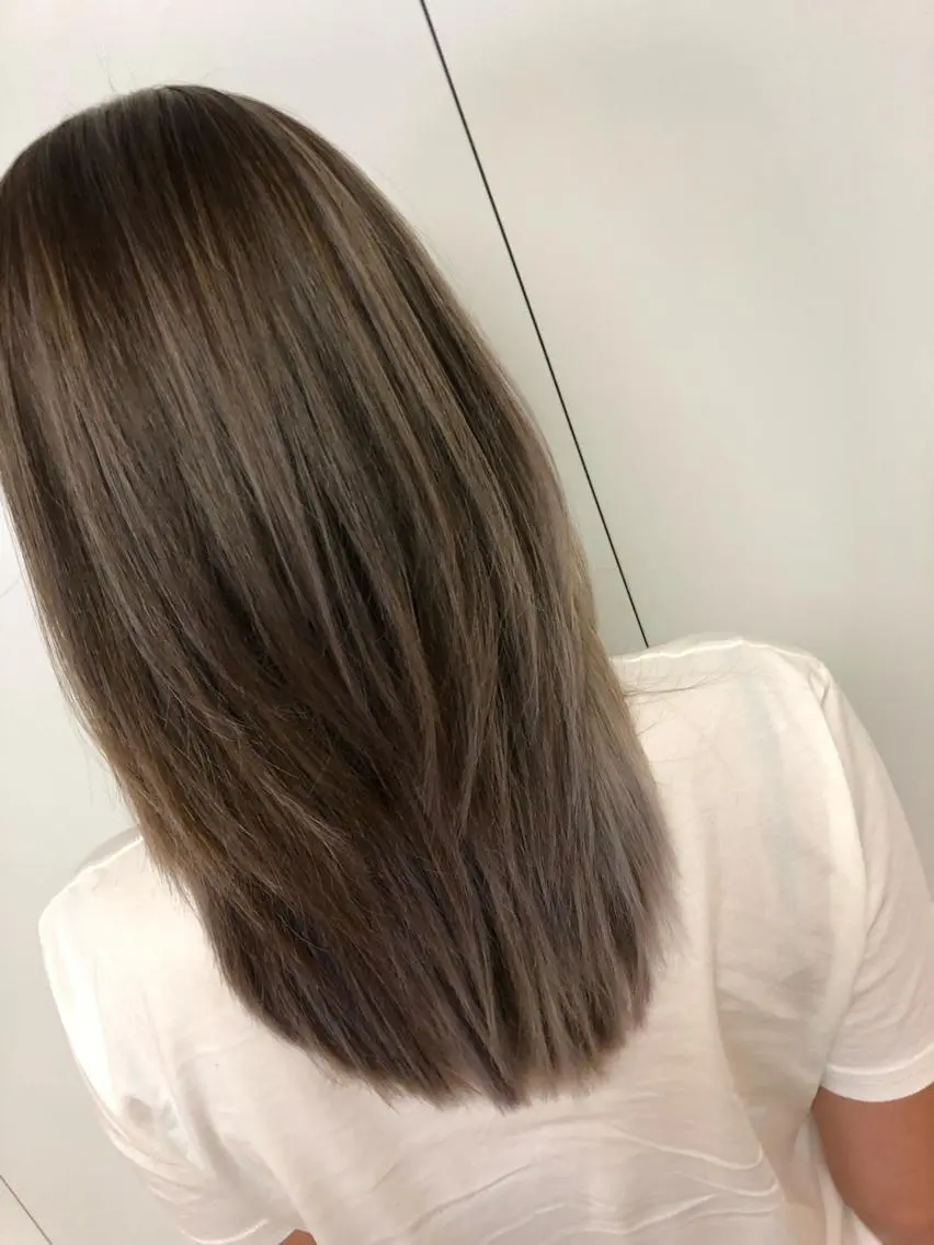 セミロング カラー ブルーカラー ハイライトカラー 外国人風カラー ハイライト ヘアカラー トリートメント 田鎖 英樹のヘアスタイル