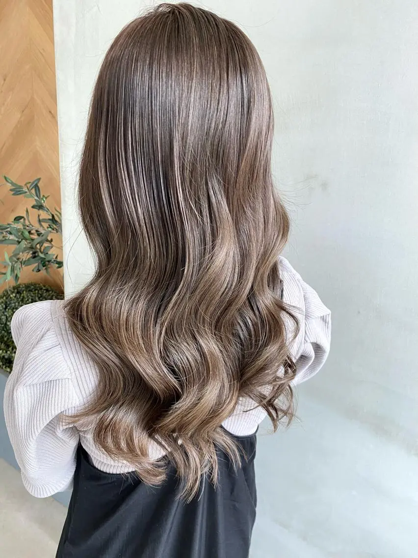 ロング カラー ヘアアレンジ ネイル マツエク・マツパ インナーカラー くびれヘア 外国人風カラー 学生 レイヤーカット 夜23時まで予約🉑 reverieあきらのヘアスタイル