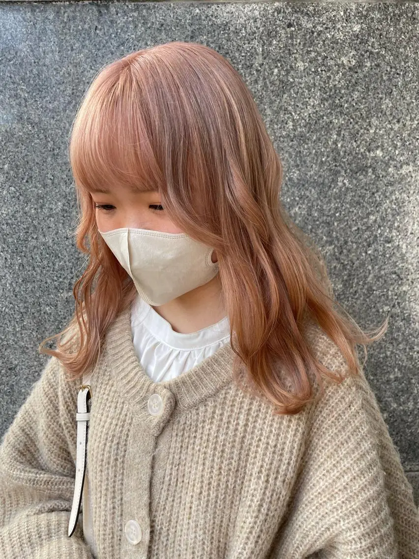 ミディアム カラー tomo🍒パーマ ハイトーン似合わせのヘアスタイル