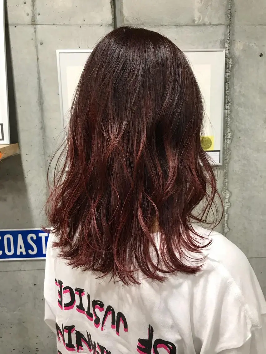 ミディアム カラー バレイヤージュ レッドカラー レイヤーカット 竹嶌 健吾のヘアスタイル