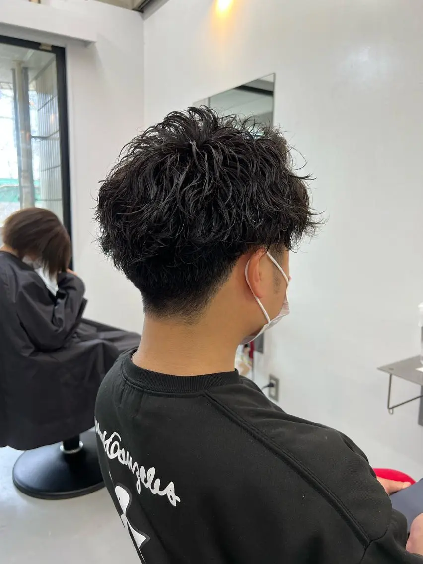 ショート パーマ メンズ メンズパーマ カット スパイキーショート パーマ　具志堅　太志のヘアスタイル