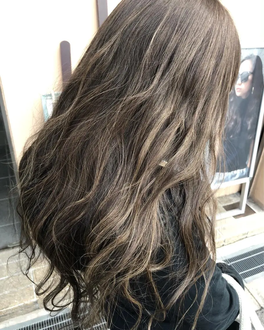 セミロング カラー 髪質改善 中川 翔のヘアスタイル