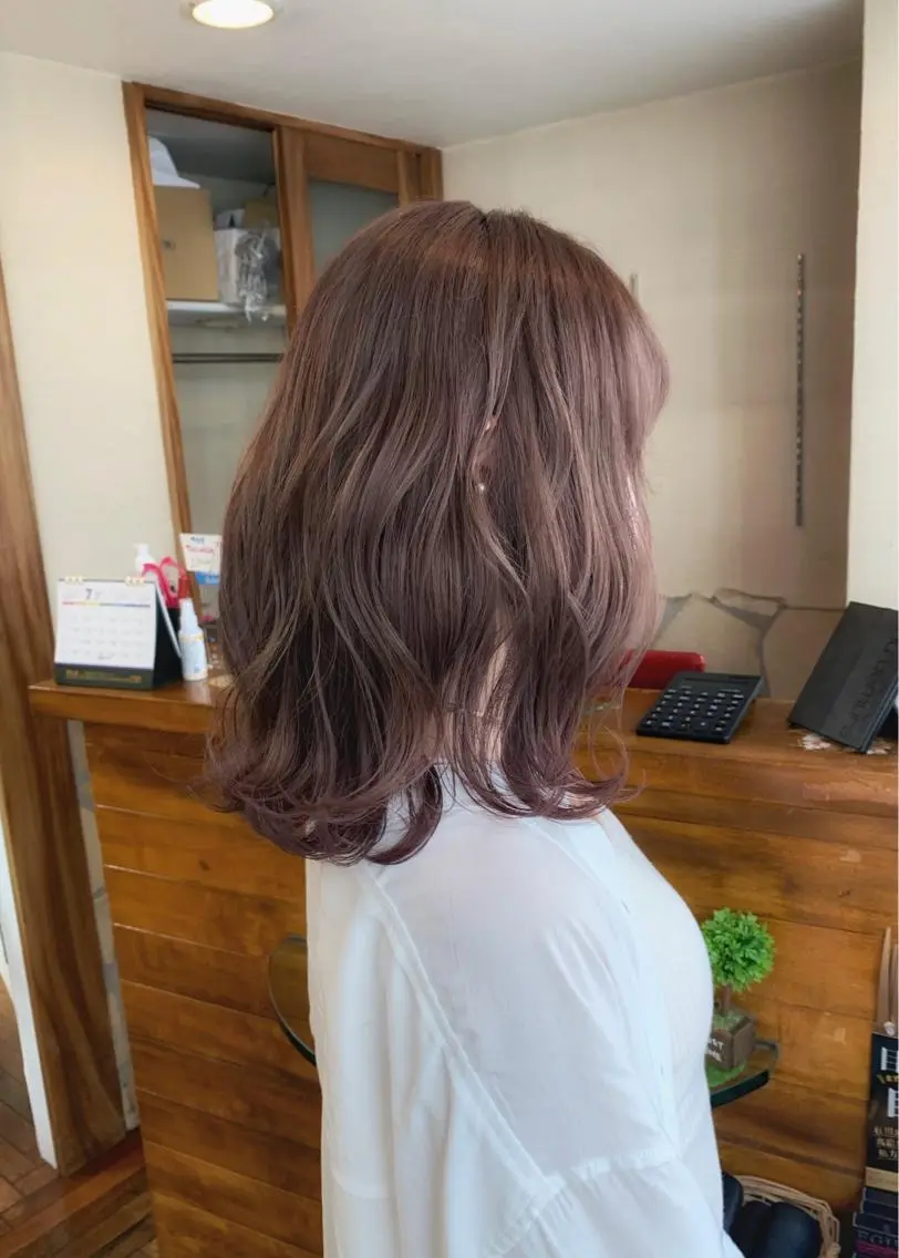 ミディアム カラー ベージュカラー ミルクティーベージュ ヘアカラー トリートメント 矢野 晃平のヘアスタイル