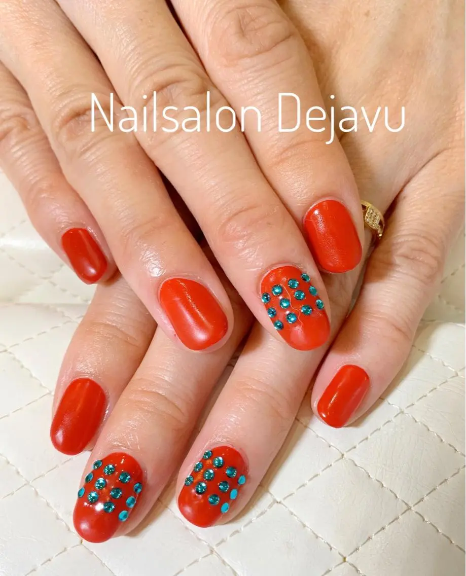 ネイル アートネイル マットネイル ワンカラーネイル 赤色 ストーンネイル ハンドネイル Nail salon Dejavu 🌿のネイルデザイン