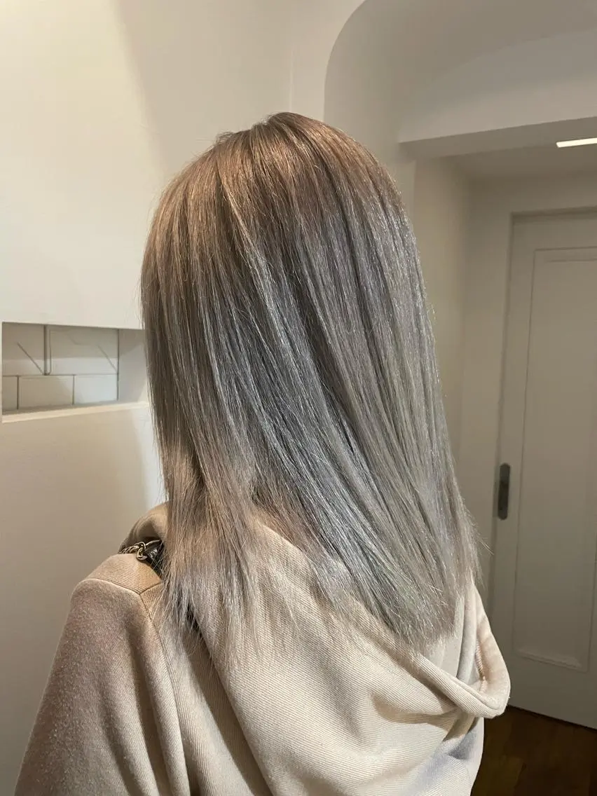 セミロング ヘアカラー トリートメント ブリーチ毛矯正.髪質 改善.髪にドラマをのヘアスタイル