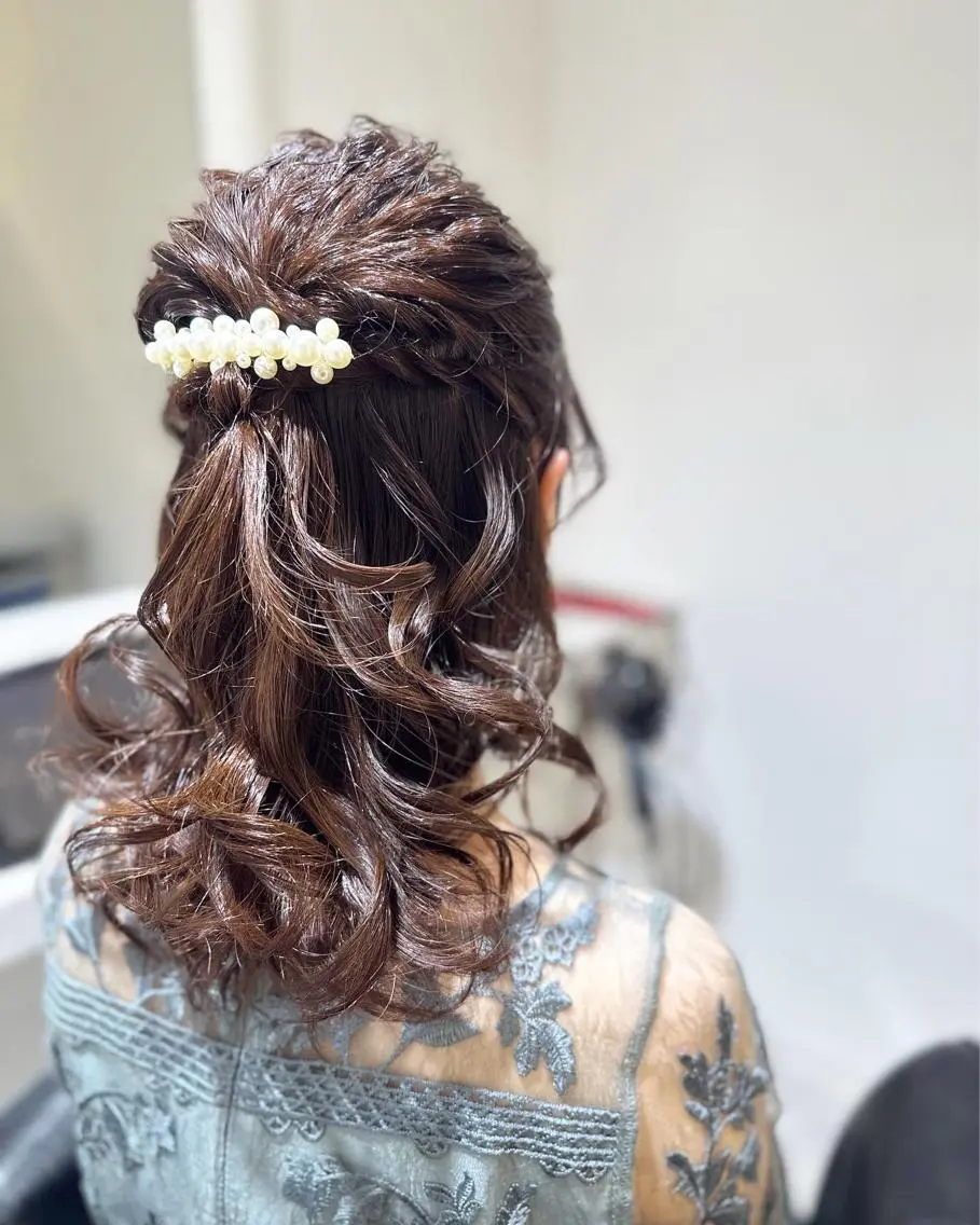 セミロング カラー ヘアアレンジ ハーフアップ ヘアセット 荒木 ひろかのヘアスタイル