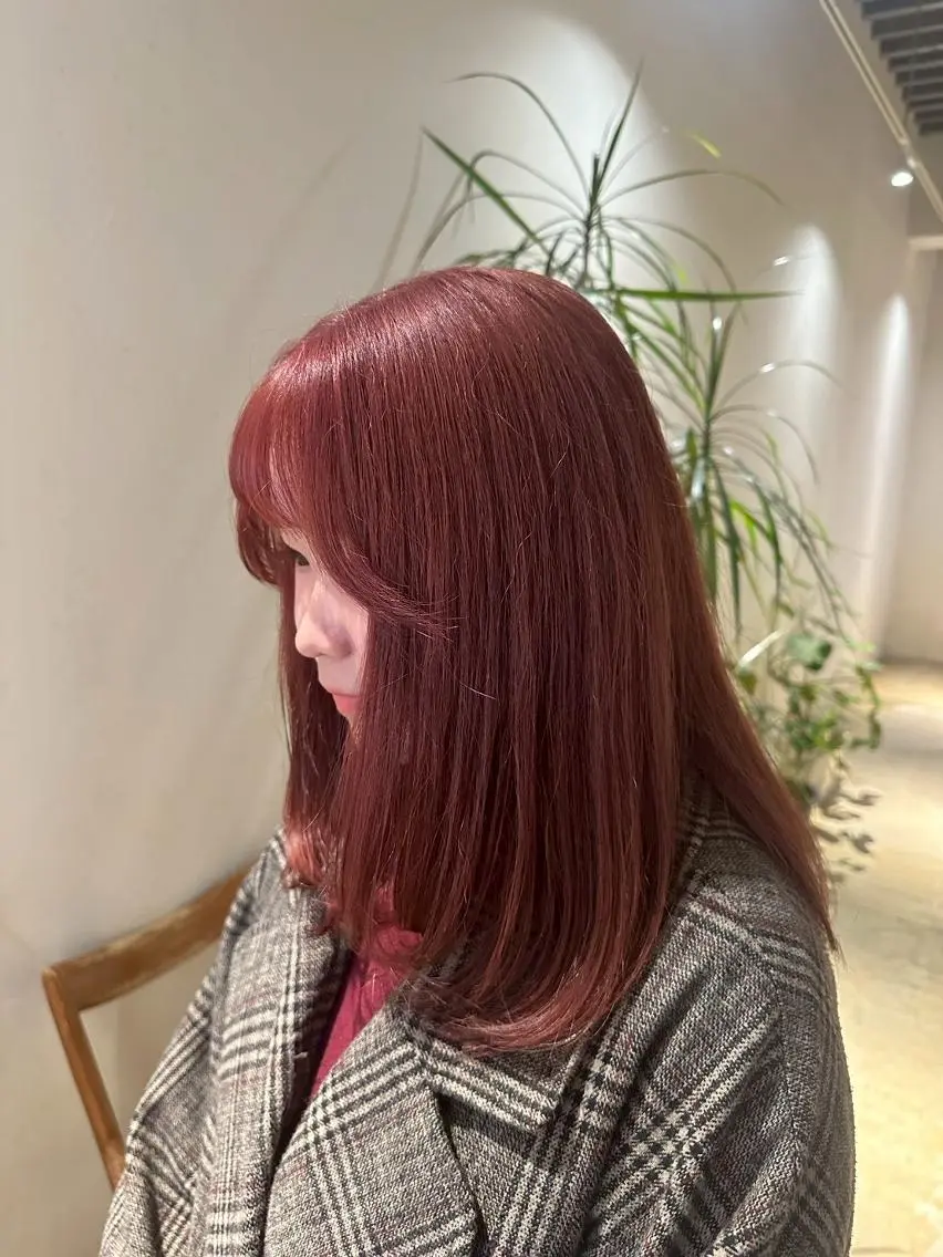 カラー セミロング 谷岡 沙也佳のヘアスタイル