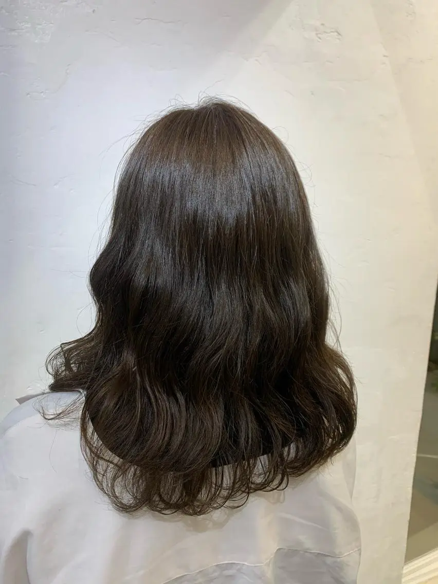 ロング wakana/ 柔らかベージュカラーのヘアスタイル