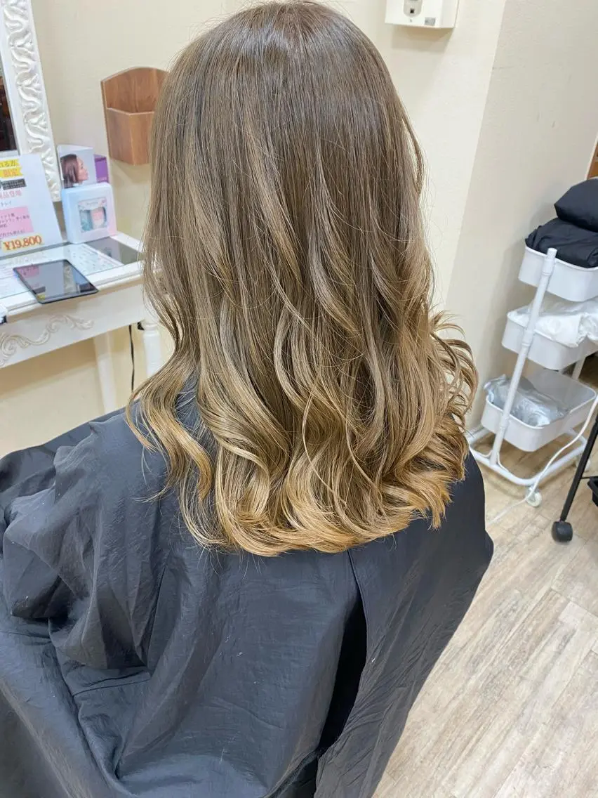 カラー SALOWIN栄 高須大貴のヘアスタイル