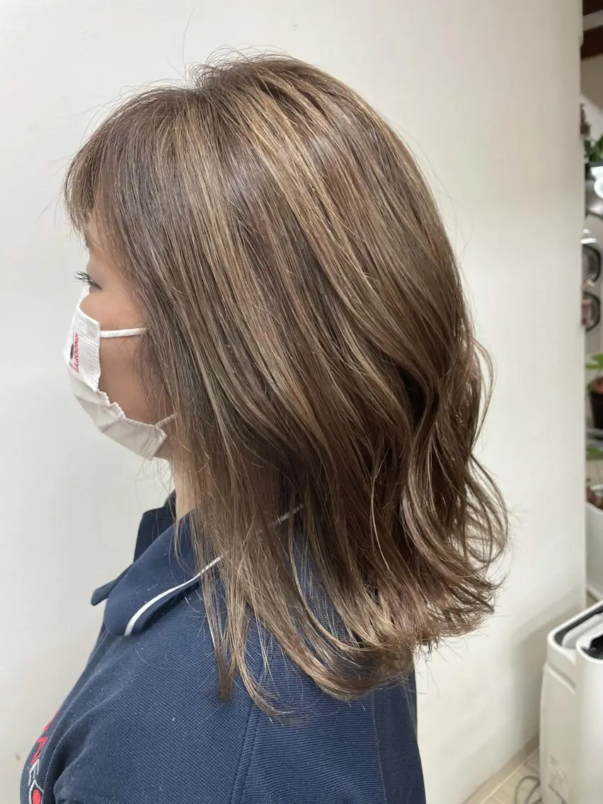 ミディアム ヘアカラー AKI💛 すみれのマツエク・マツパデザイン