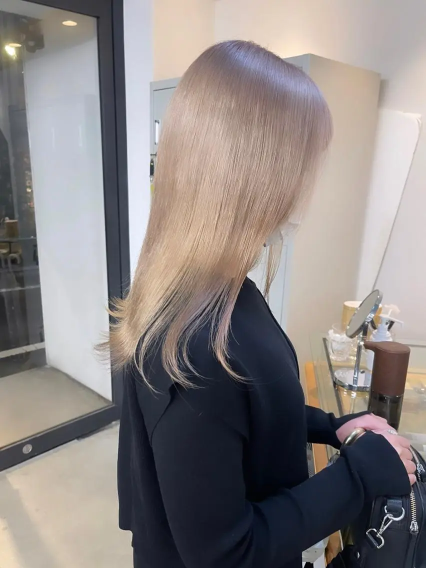 セミロング カラー ベージュカラー ブリーチ ホワイトベージュ ヘアカラー トリートメント 渋谷ケアブリーチ Suuのヘアスタイル