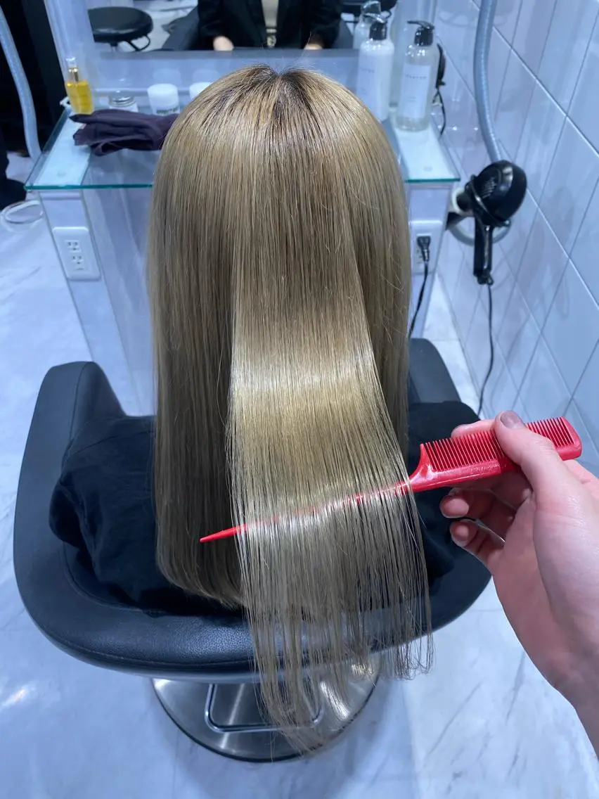 ロング 透明感♡グレージュ ♡ミルクティー♡のヘアスタイル