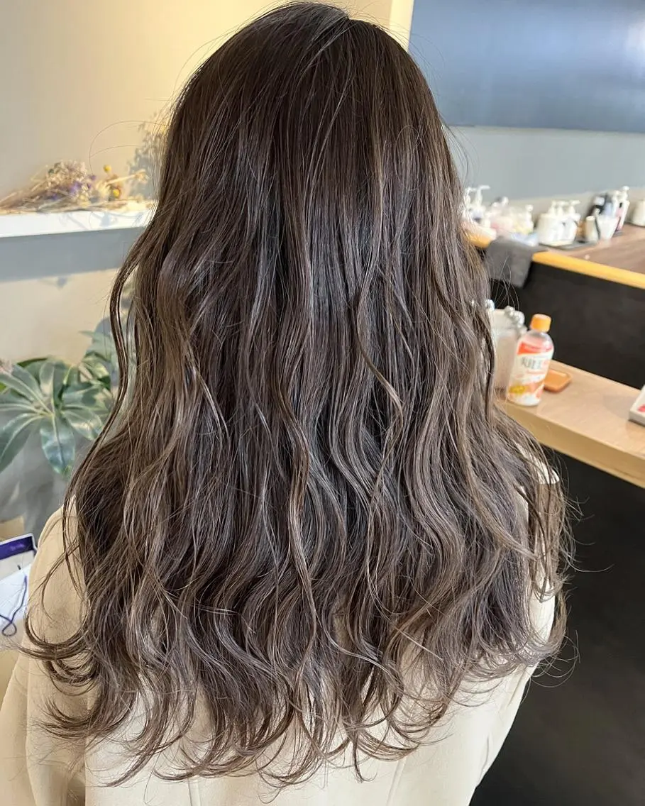 ロング カラー ヘアアレンジ メンズ キッズ ネイル マツエク・マツパ グレージュ 透明感カラー🤎 ゆりのヘアスタイル
