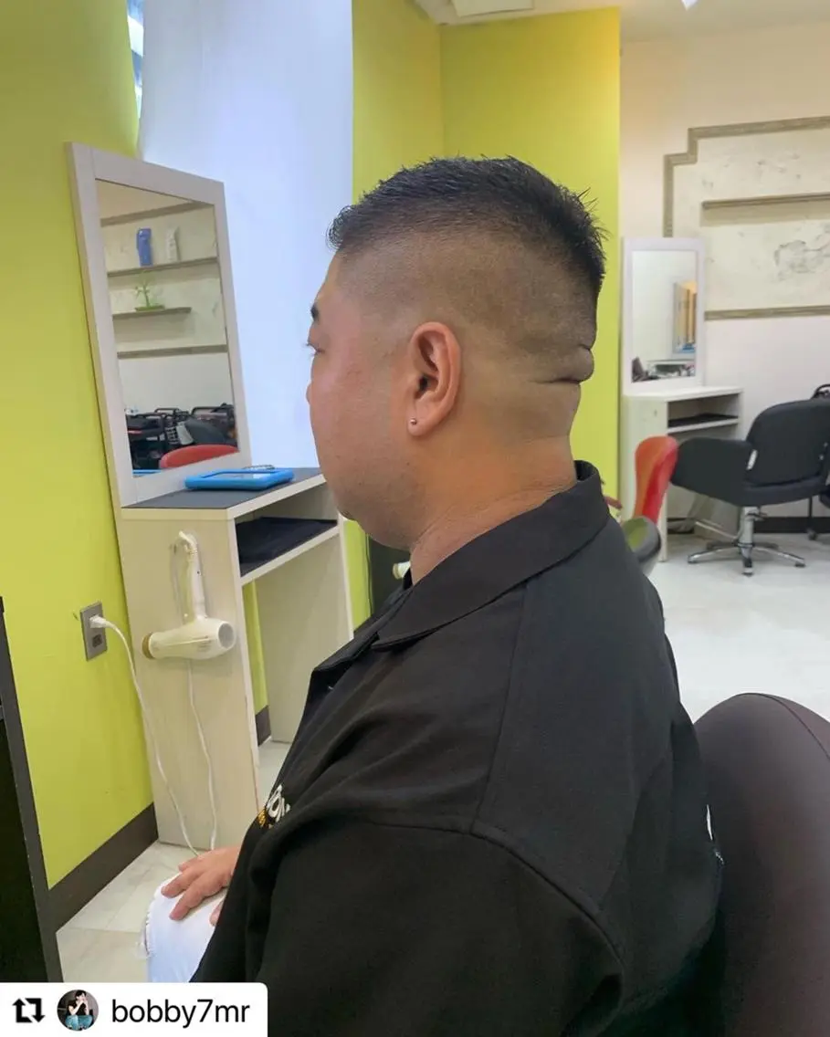 ミディアム カラー メンズ フェードカット 学生(メンズ向け) 刈り上げ 学生 🩷Eny terrace🩷のヘアスタイル