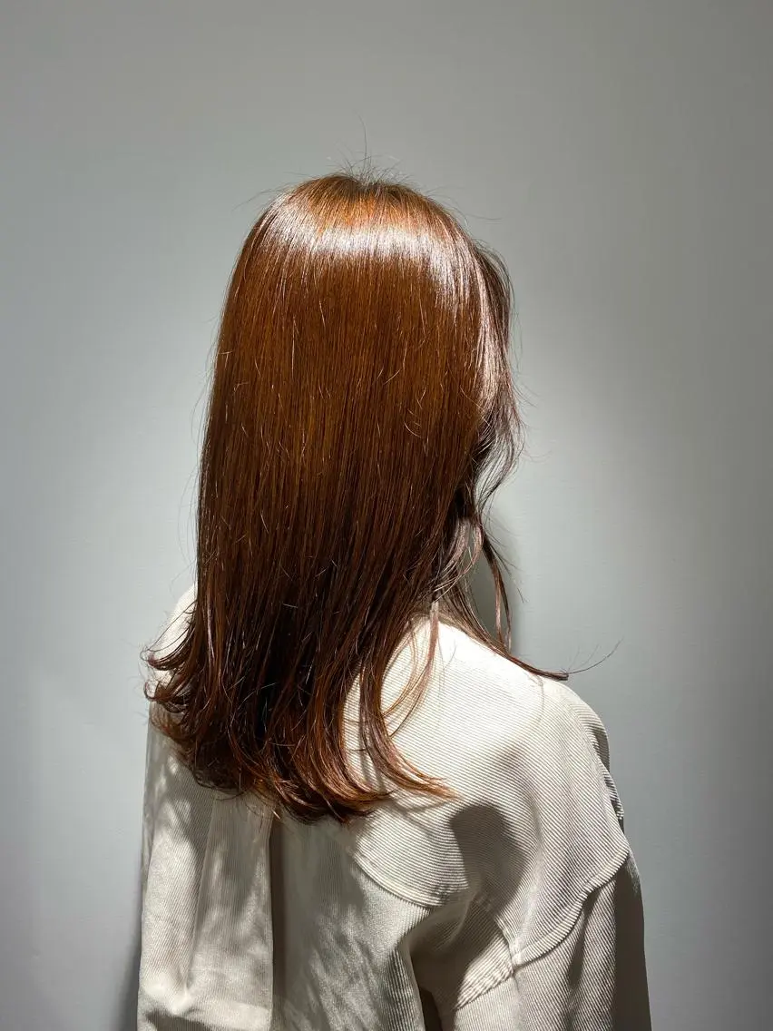 セミロング カラー 金ウンス 髪質改善カラーのヘアスタイル
