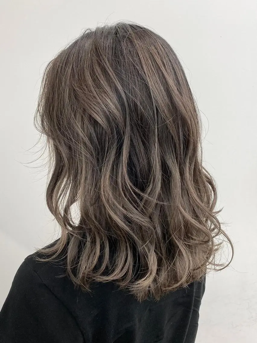 ミディアム アッシュ 髪質改善 韓国風ヘア ヘアカラー トリートメント 【公式】amble luxe池袋東口🩷のヘアスタイル
