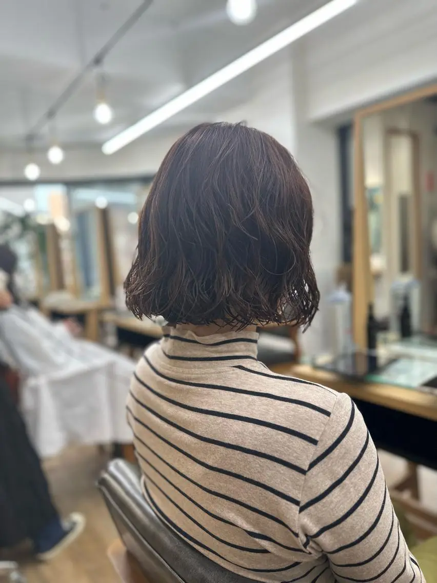ミディアム カラー パーマ ヘアアレンジ メンズ キッズ ネイル マツエク・マツパ アイブロウ 似合せレイヤー／ 柔らか透明感カラーのヘアスタイル