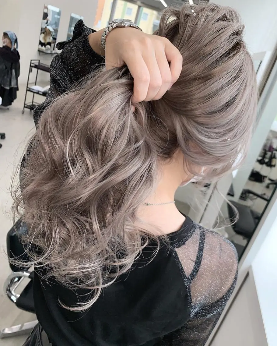 ロング カラー ブリーチ ロング 佐藤 まいらのヘアスタイル