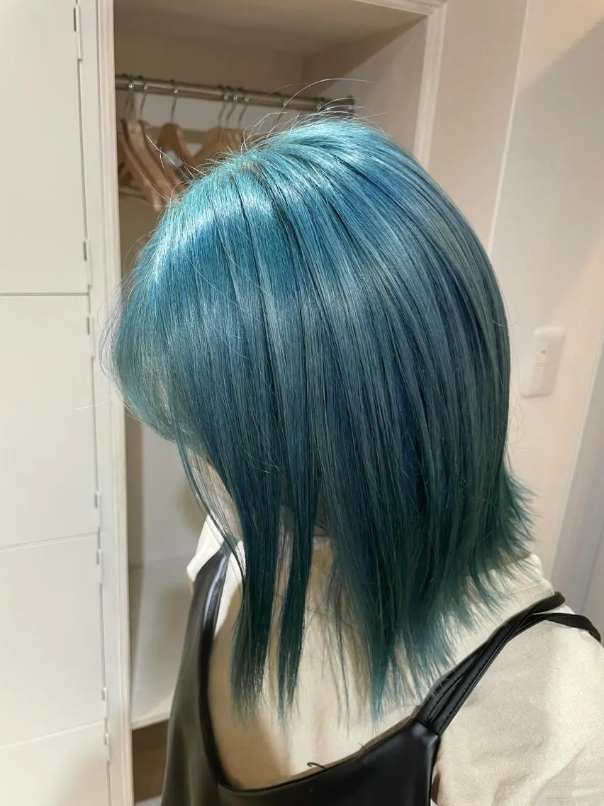 ミディアム カラー akane .のヘアスタイル