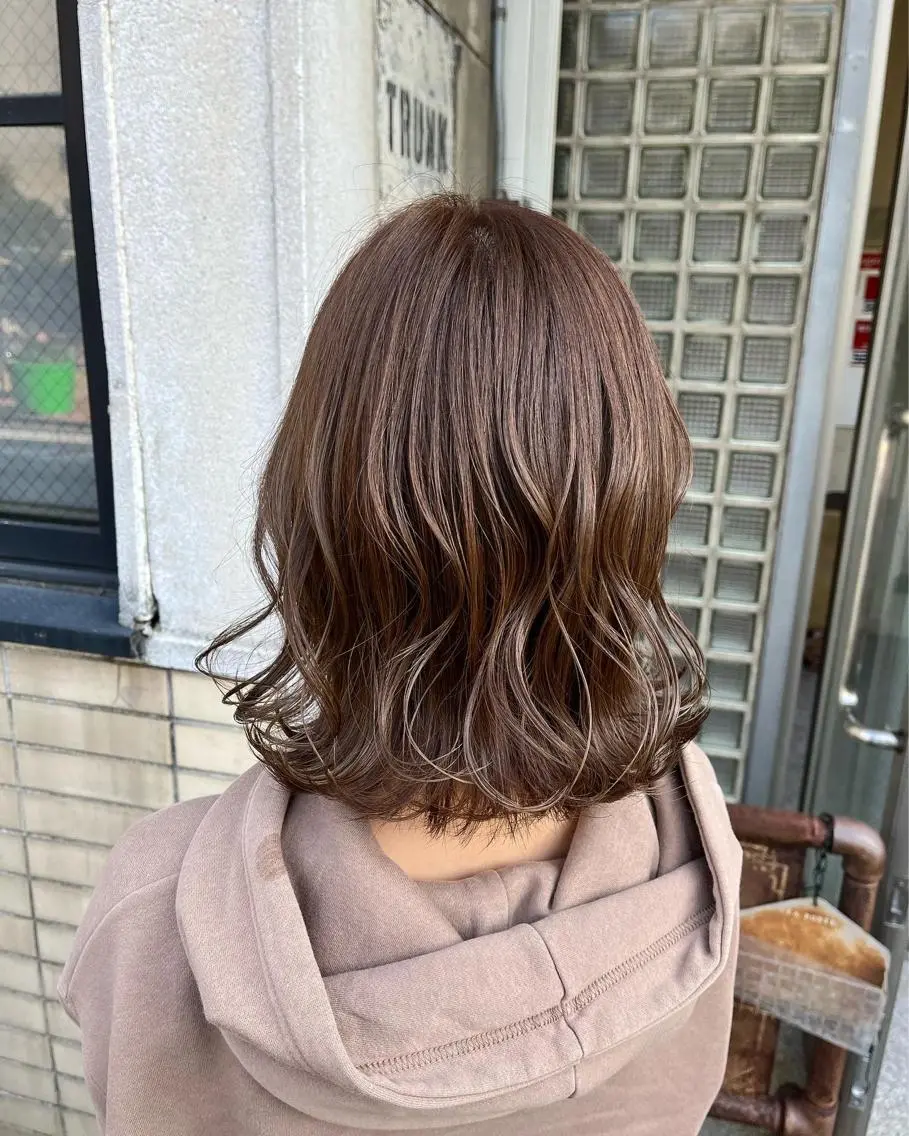 ミディアム カラー ベージュカラー ハイライトカラー ハイライト 古川 尚実のヘアスタイル