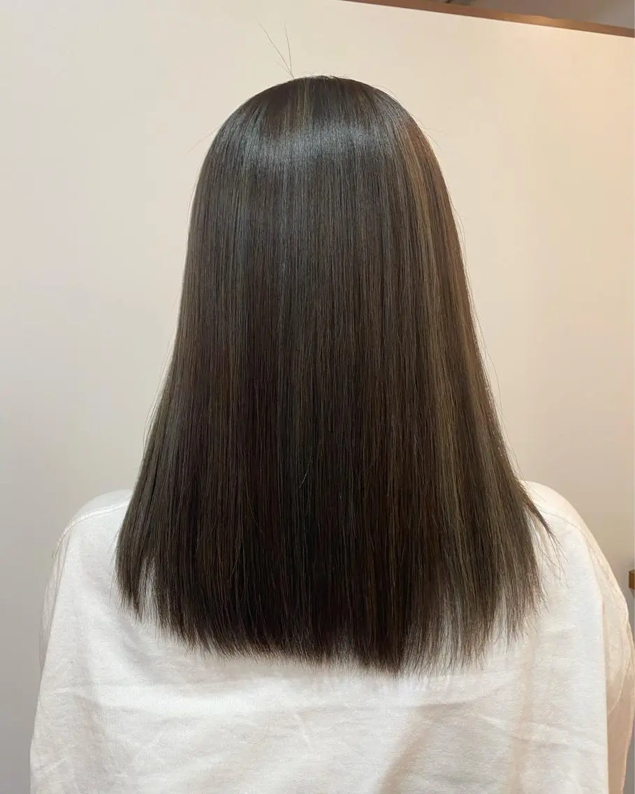 セミロング カラー 透明感カラー ハイライトカラー シルバー ハイライト 小山功陽 /メンズスタイルのヘアスタイル