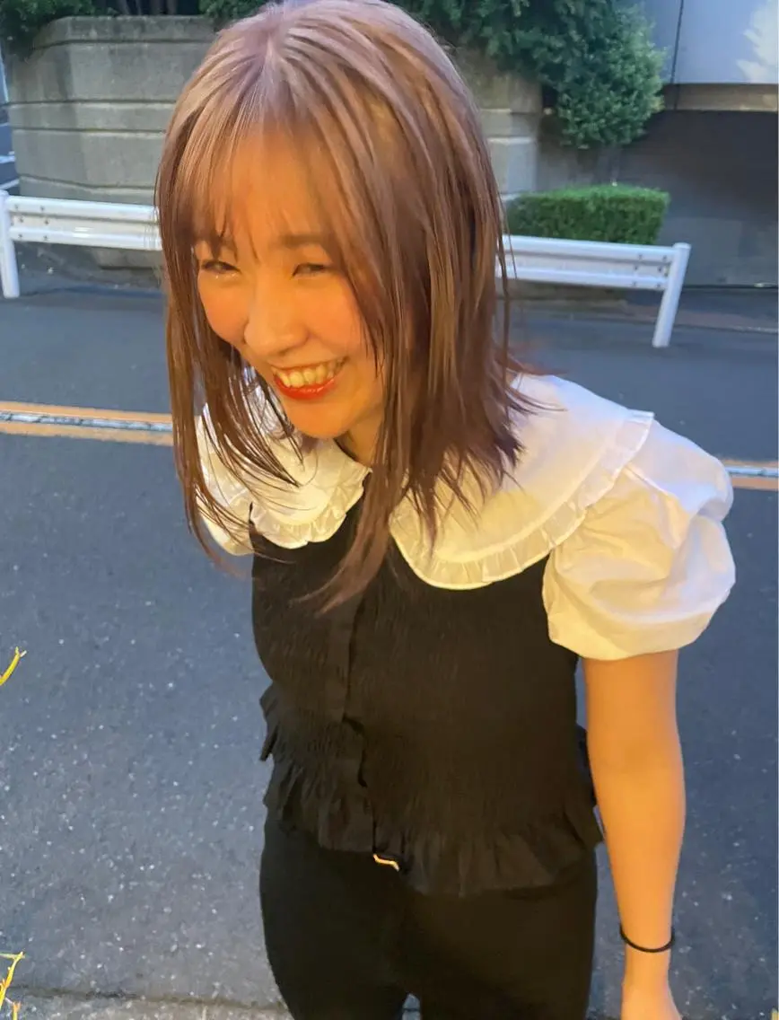 セミロング カラー セミロングパーマ バレイヤージュ ブリーチ ケアブリーチ デザインカラー スパイラルパーマ 🌐hina⭐️のヘアスタイル