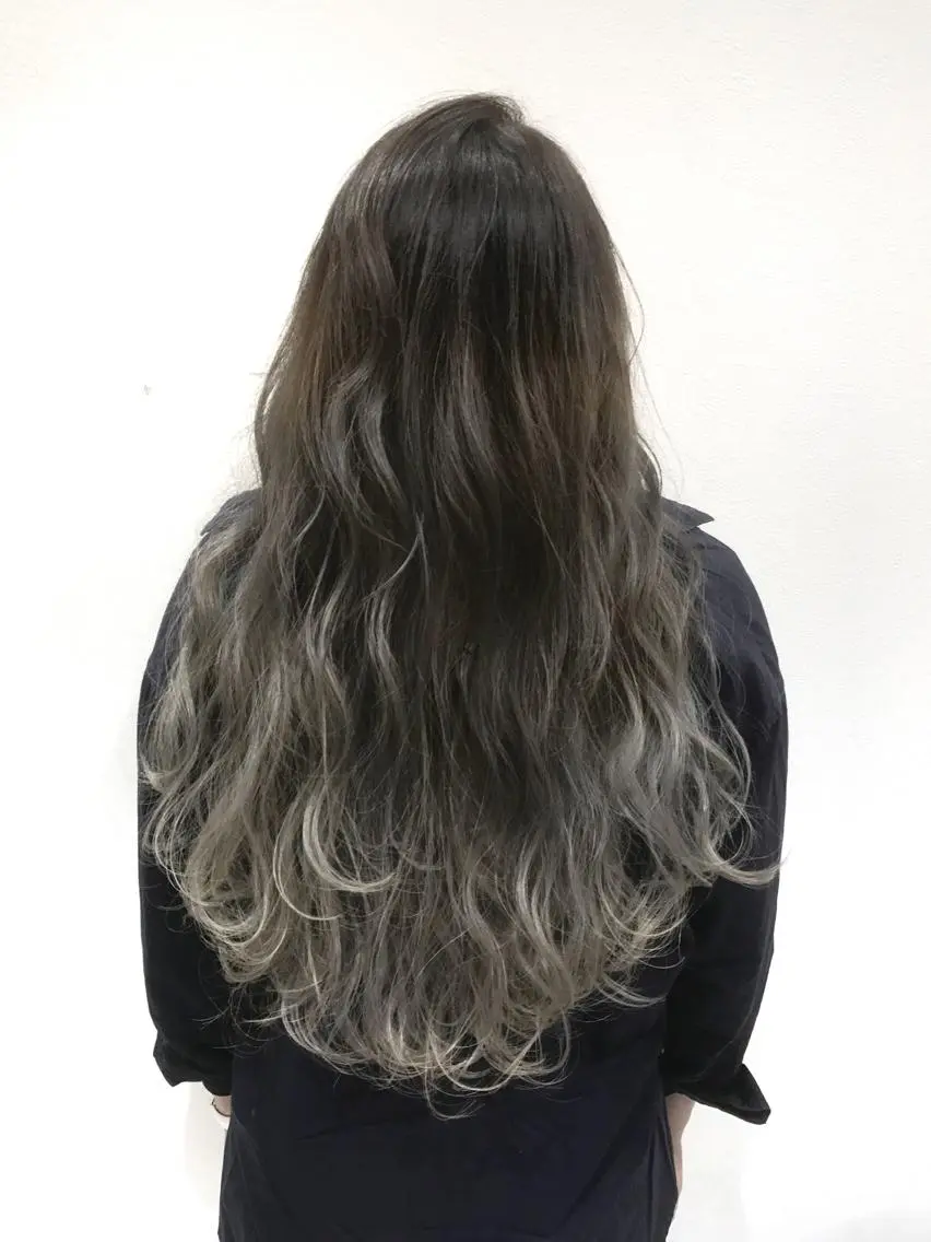 ロング ヘアカラー ブリーチカラー☆ 再生トリートメントのヘアスタイル