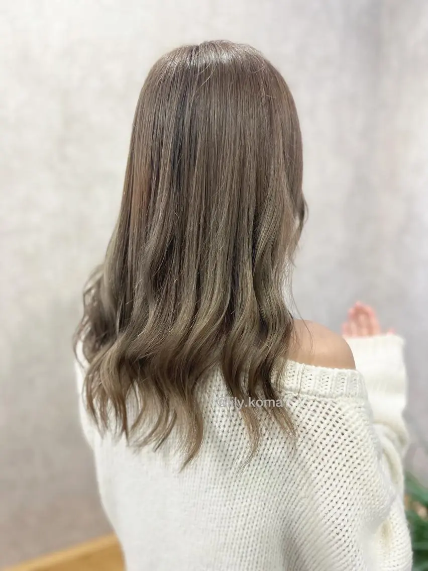 セミロング ヘアカラー 🐥こ ま🐥のヘアスタイル