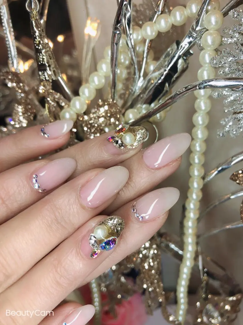 セミロング ネイル ストーンネイル 長さ出し専門 nynaのネイルデザイン